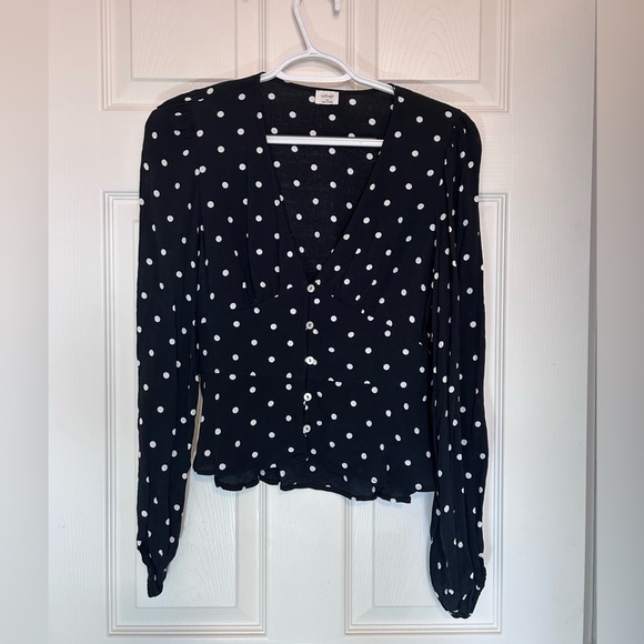 Wilfred Aritzia Peasant Black Polka Dot peplum blouse with pearl buttons size XS - Picture 4 of 9